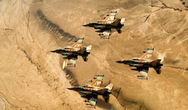 Força aérea israelense bombardeia base do exército sírio