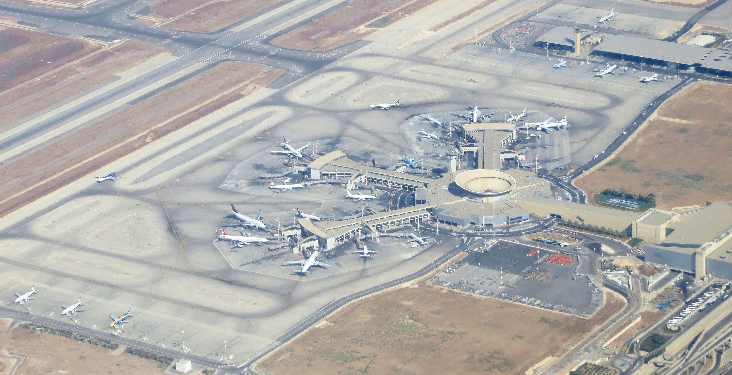 Israel and Stuff » British Airways pilot bounces 18 young Brits from